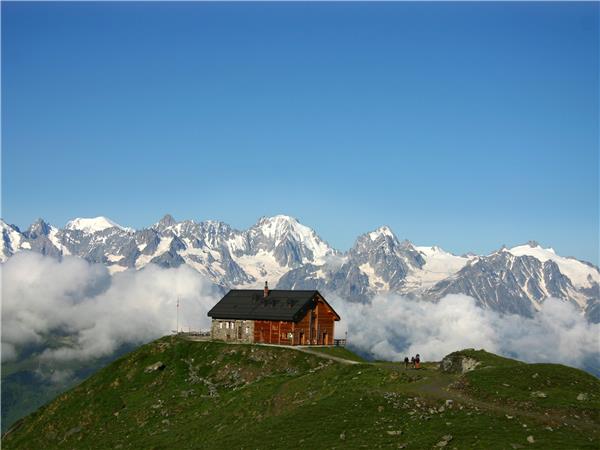 Mont Blanc to the Matterhorn trekking holiday