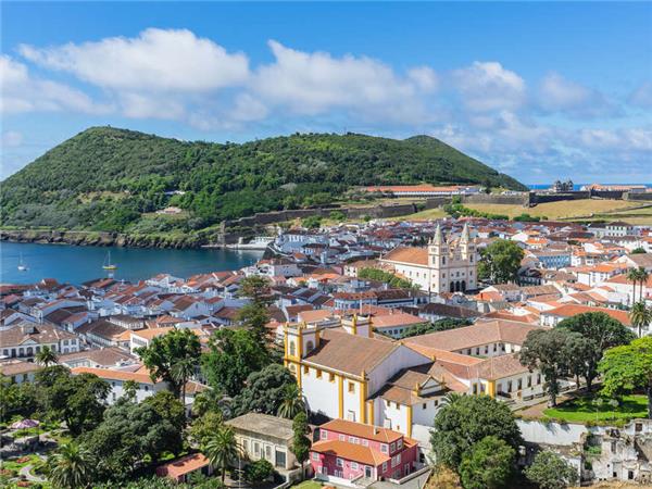 Island hopping in the Azores, small group