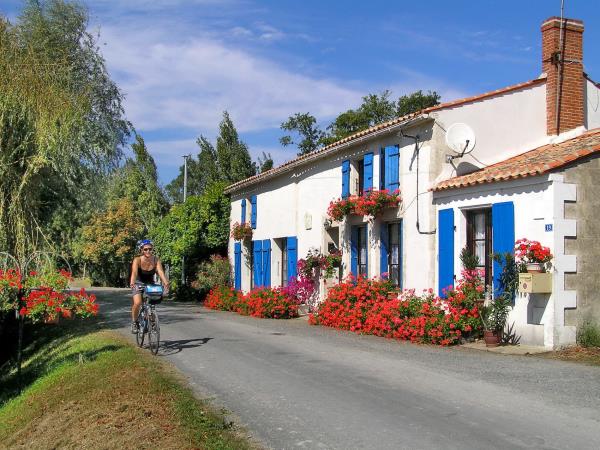 Nouvelle Aquitaine self guided bicycling vacation, France