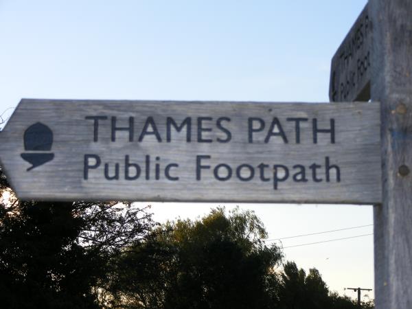 Thames Path walking vacation in England