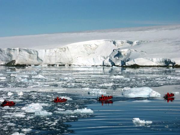 Cruise crossing the Antarctic Circle