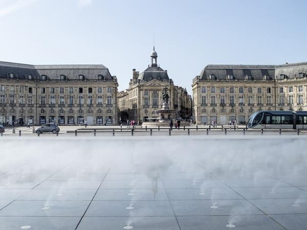 Bordeaux cycling vacation, city & beach