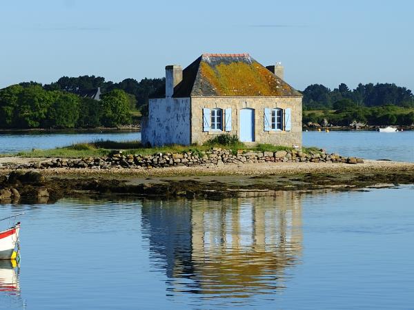 Brittany coastal walking vacation in France