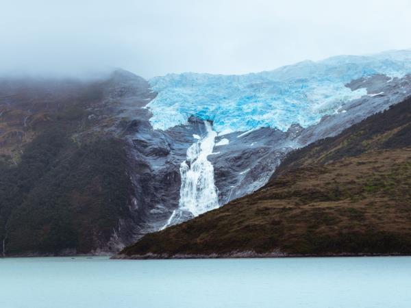 Antarctic cruise with Chilean Fjords, fly and sail