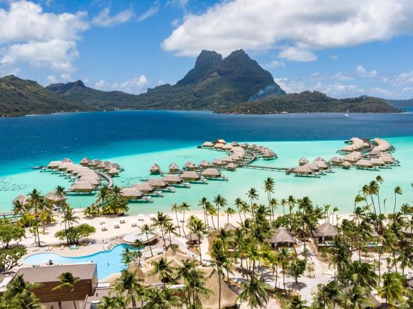 Luxury honeymoon in French Polynesia