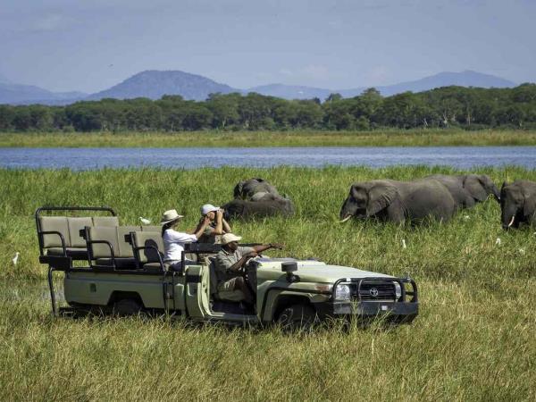 Safari & swimming at Lake Malawi