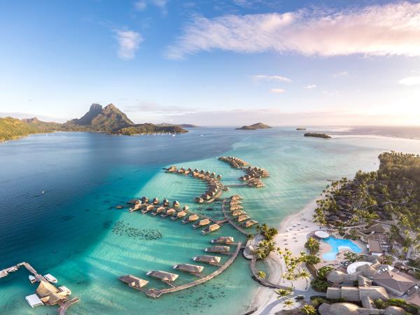 Luxury honeymoon in French Polynesia