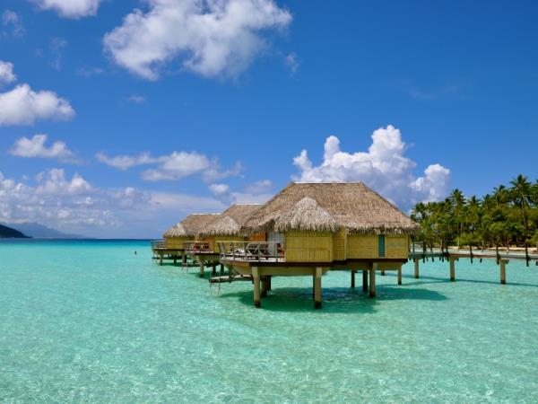 Luxury island hopping vacation in French Polynesia 